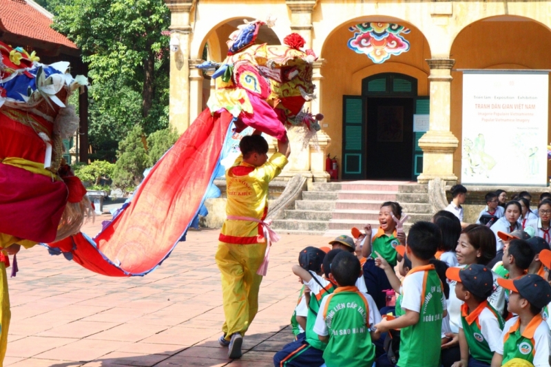 Nhiều hoạt động Trung thu giúp các em nhỏ hiểu rõ về văn hóa truyền thống