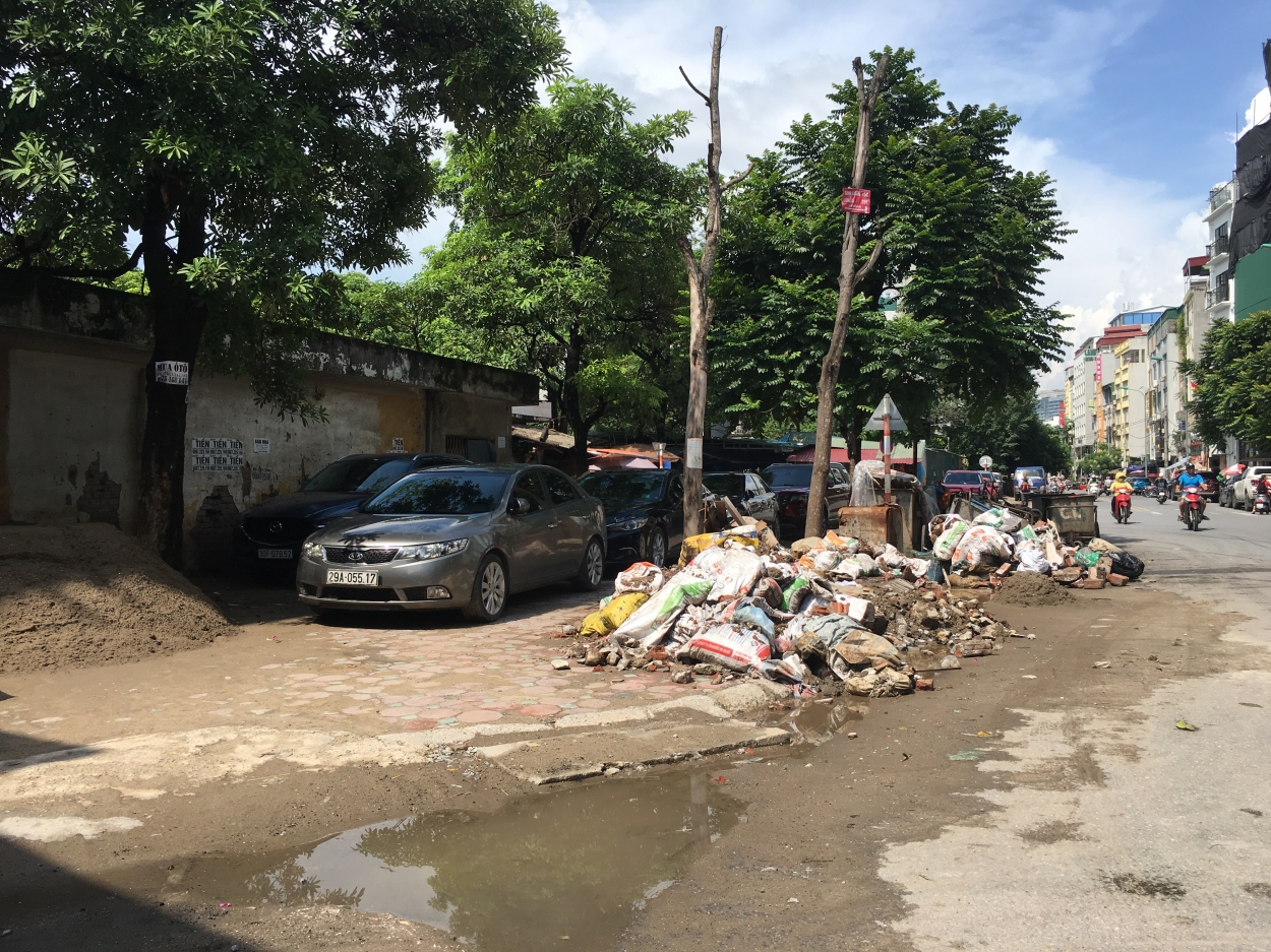 Cần thiết lập lại trật tự đô thị tại phố Trung Phụng