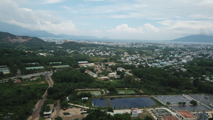 Khu vực xử lý nước rỉ rác của Công ty SEEN nằm cạnh bãi rác Khánh Sơn