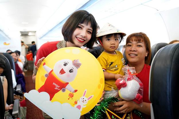 Tàu bay Vietjet mang Trung thu tới khắp mọi miền Tổ quốc