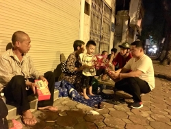 Trung thu yêu thương đến với người vô gia cư