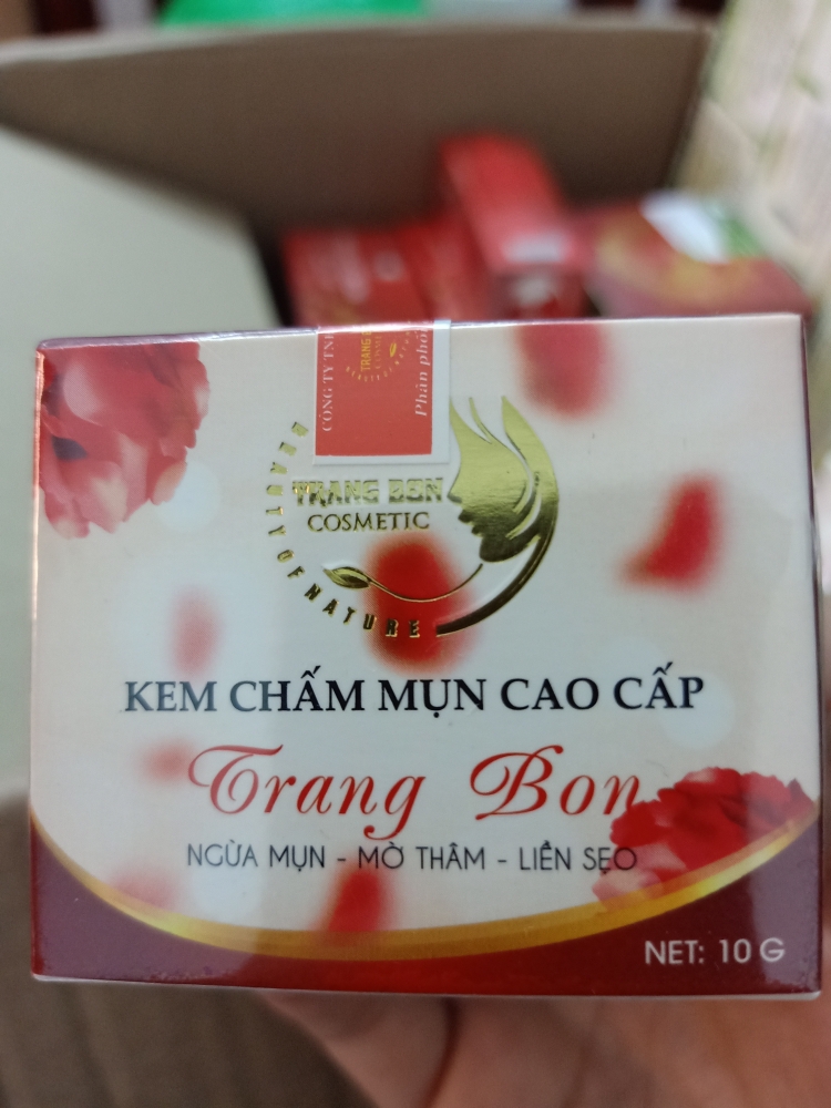 Sản phẩm kem chấm mụn cao cấp Trang Bon được quảng cáo có thể liền sẹo và trị được mụn