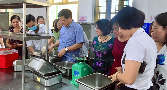 Quản lý bữa ăn bán trú cho học sinh: Tăng cường kiểm tra, giám sát, xử lý nghiêm sai phạm