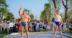 Hai đại võ sĩ sumo nổi tiếng Nhật Bản bất ngờ xuất hiện tại Việt Nam