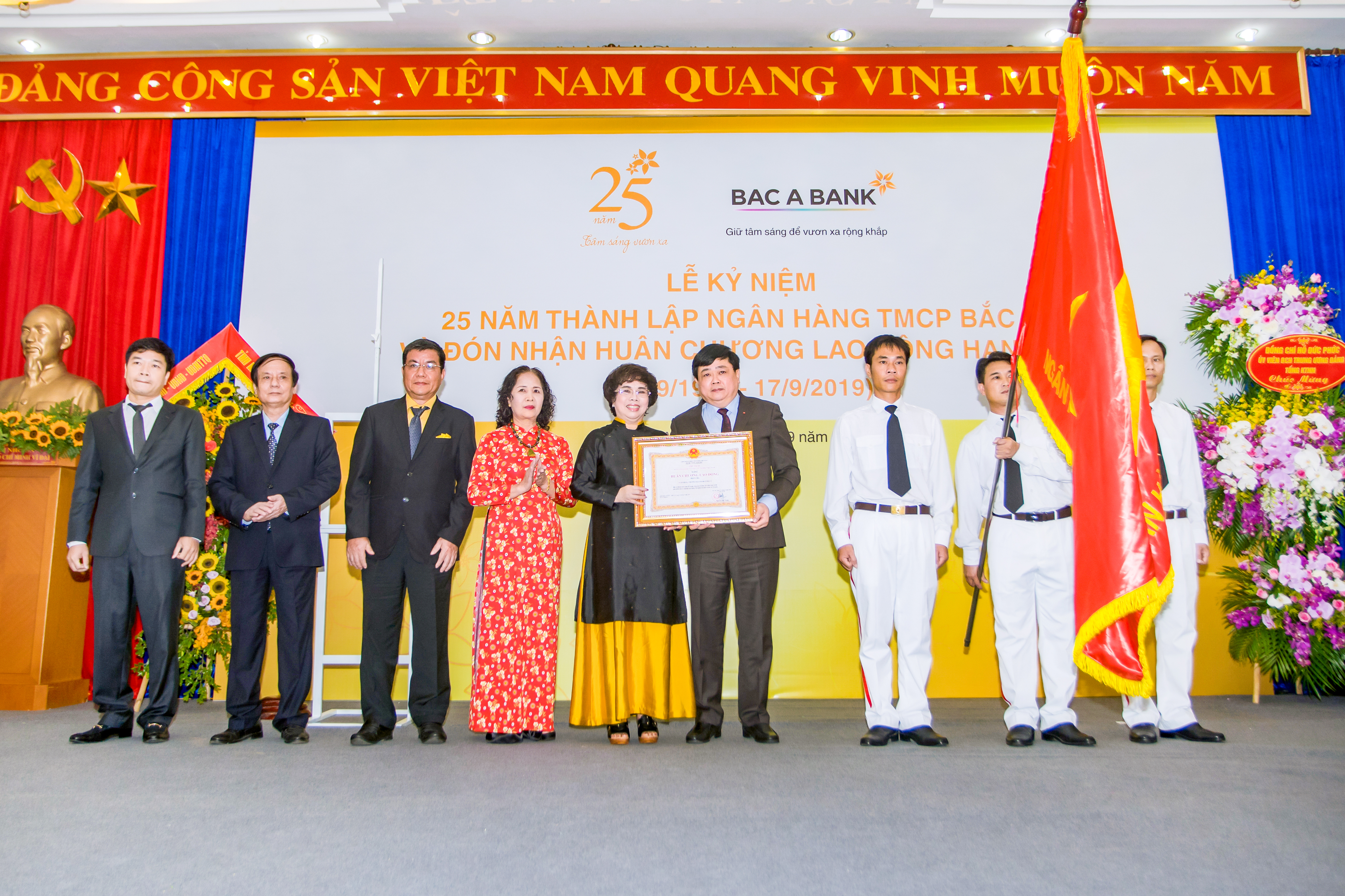 BAC A BANK kỉ niệm 25 năm thành lập và đón nhận Huân chương Lao động hạng Ba