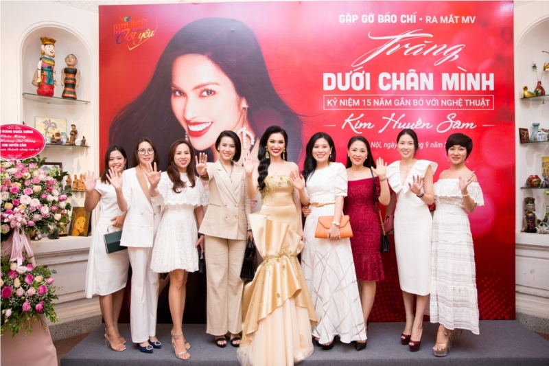 Đông đảo khách mời, bạn bè đã đến chia vui cùng Kim Huyền Sâm