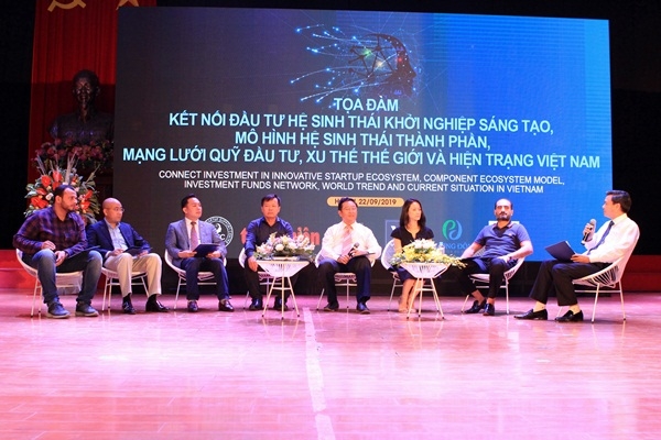 Các đại biểu, chuyên gia tọa đàm Kết nối đầu tư hệ sinh thái khởi nghiệp sáng tạo Quốc gia
