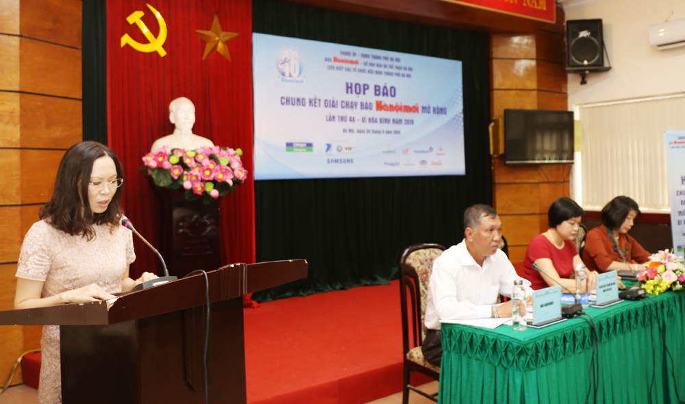 Đại diện Công ty Trách nhiệm hữu hạn Dược phẩm Hisamitsu Việt Nam chia sẻ tại họp báo
