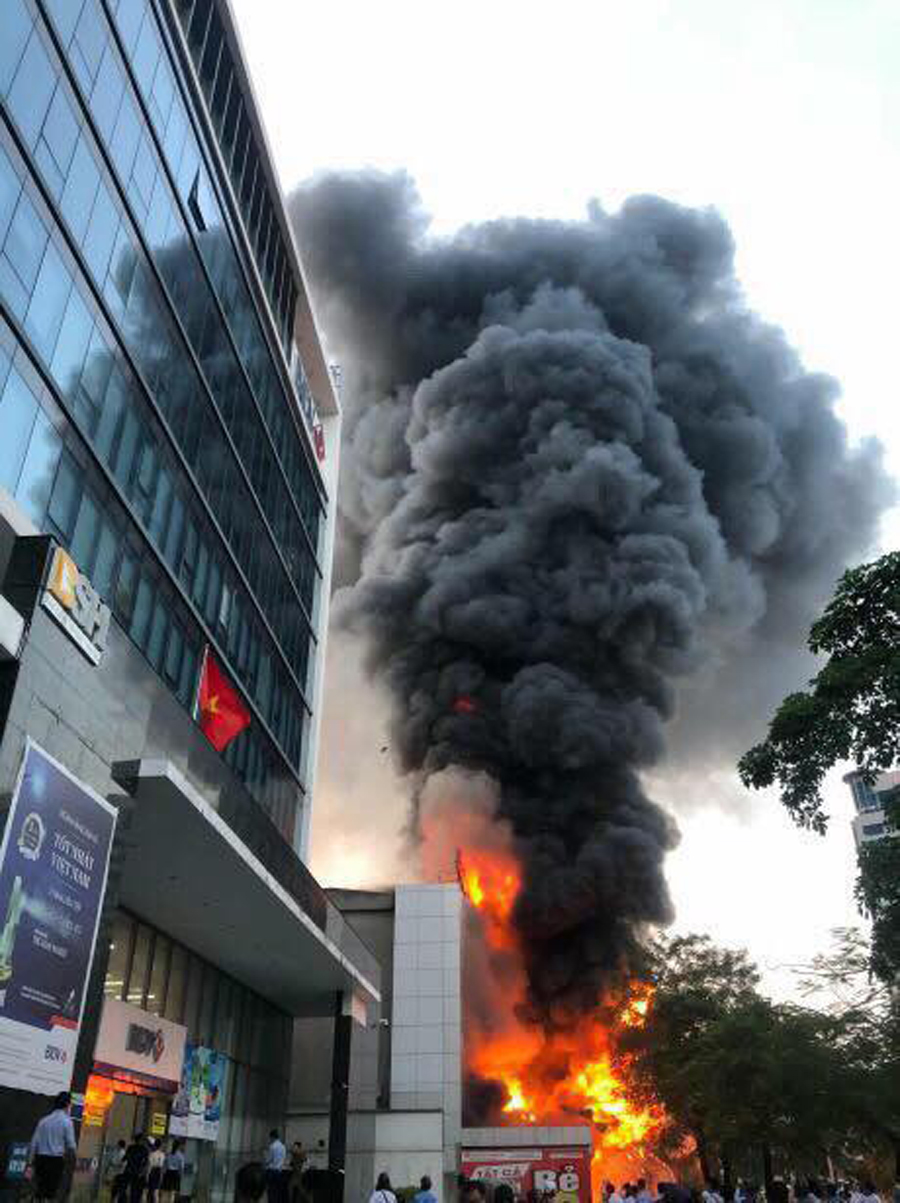 Hải Phòng: Xảy ra cháy lớn tại Công ty điện tử Hoàng Gia, nhiều tài sản bị thiêu rụi