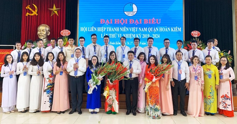 Ủy ban Hội khóa VI ra mắt tại đại hội