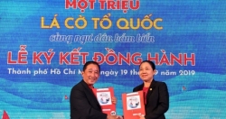 Nam A Bank trao cờ Tổ quốc chung tay bảo vệ biển đảo Việt Nam