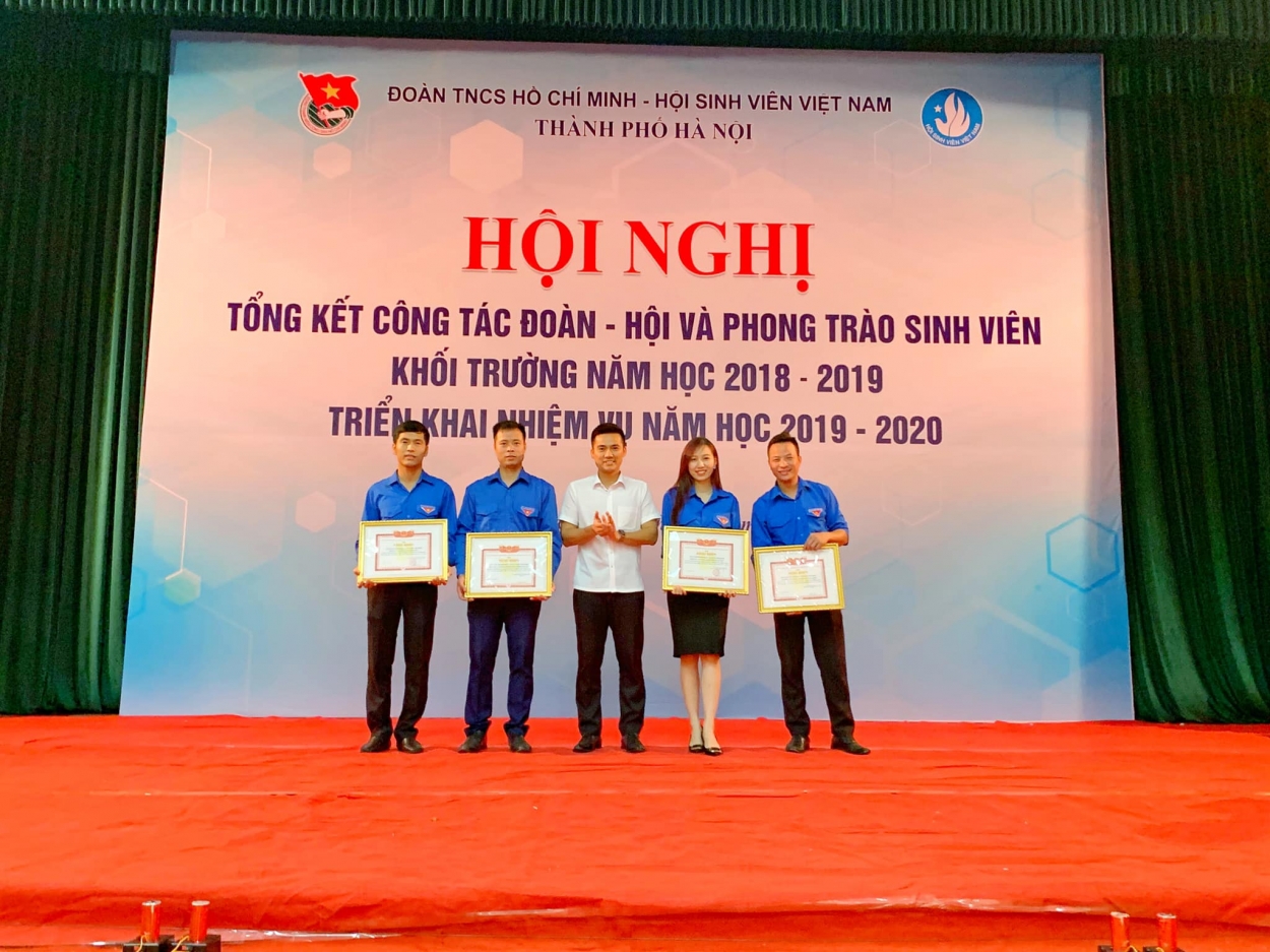 Các cá nhân, tập thể được nhận bằng khen tại Hội nghị