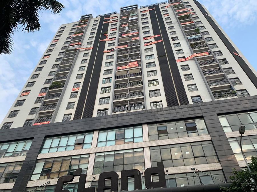 Những uẩn khúc đằng sau vụ cư dân CT3 Lê Đức Thọ căng băng rôn phản đối C'Land cắt nước