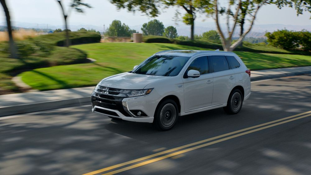 Mitsubishi Outlander PHEV 2018 giá từ 813 triệu VNĐ sẽ đến Mỹ trong năm nay