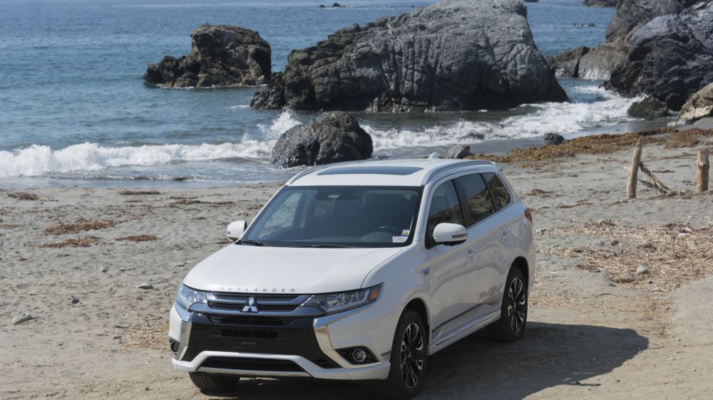 Mitsubishi Outlander PHEV 2018 giá từ 813 triệu VNĐ sẽ đến Mỹ trong năm nay