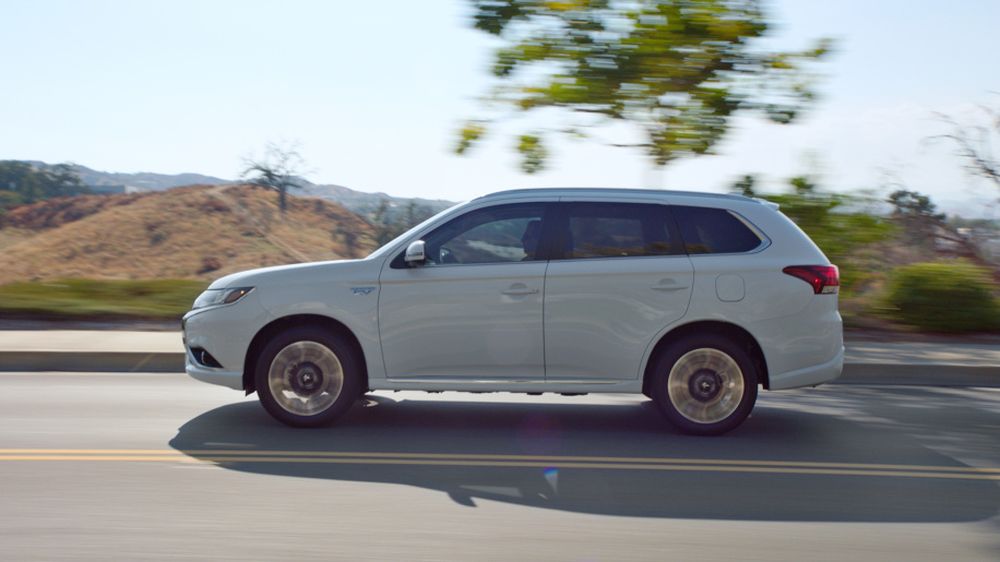 Mitsubishi Outlander PHEV 2018 giá từ 813 triệu VNĐ sẽ đến Mỹ trong năm nay