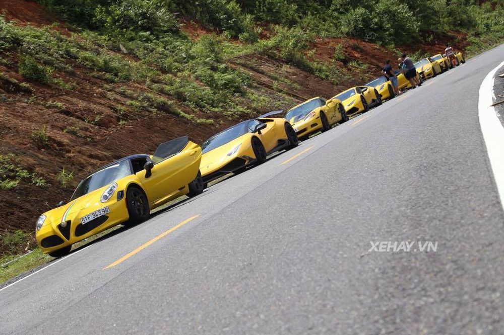 Giới chơi xe hứng khởi với hành trình siêu xe 1.000 km của Vietnam Team