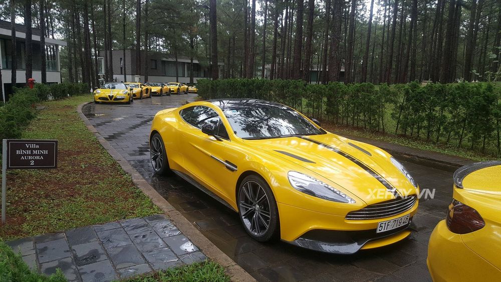 Giới chơi xe hứng khởi với hành trình siêu xe 1.000 km của Vietnam Team