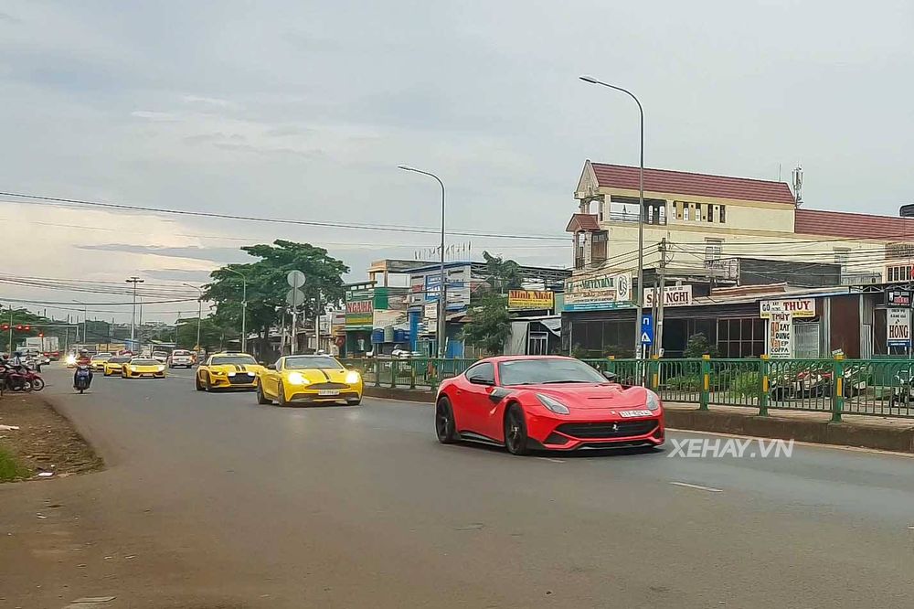 Giới chơi xe hứng khởi với hành trình siêu xe 1.000 km của Vietnam Team