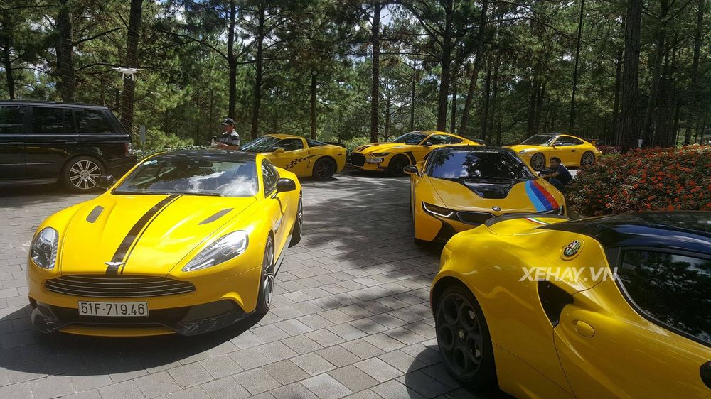 Giới chơi xe hứng khởi với hành trình siêu xe 1.000 km của Vietnam Team
