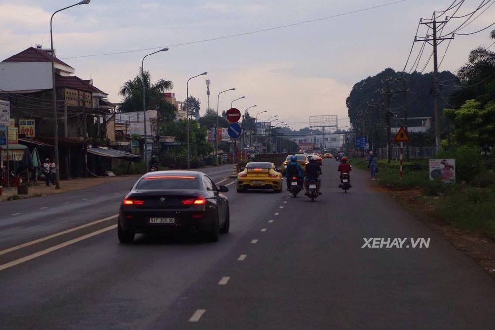 Giới chơi xe hứng khởi với hành trình siêu xe 1.000 km của Vietnam Team