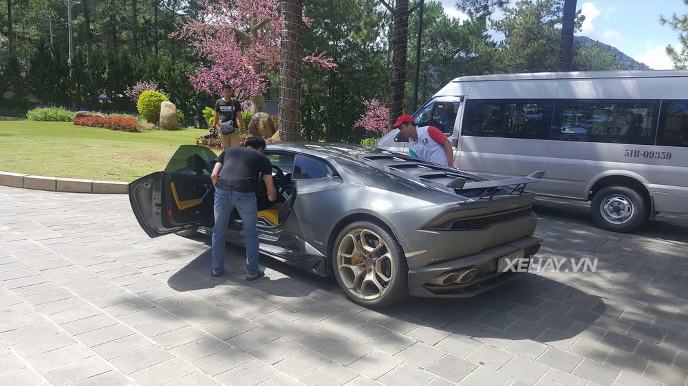Giới chơi xe hứng khởi với hành trình siêu xe 1.000 km của Vietnam Team