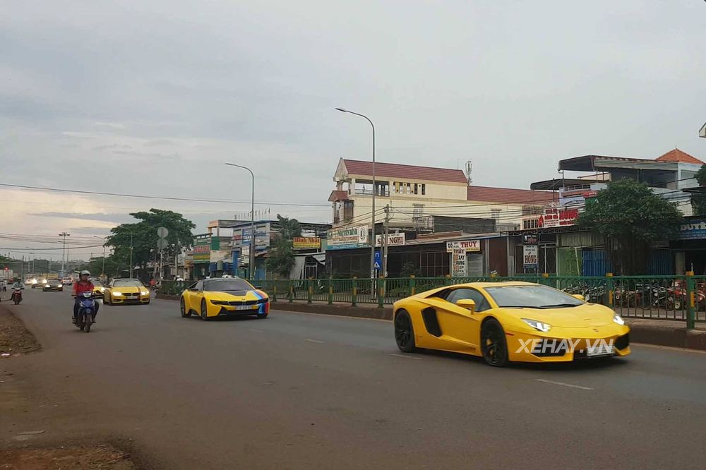 Giới chơi xe hứng khởi với hành trình siêu xe 1.000 km của Vietnam Team