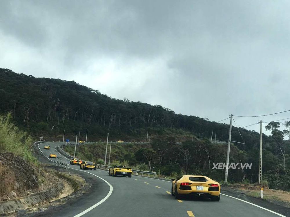 Giới chơi xe hứng khởi với hành trình siêu xe 1.000 km của Vietnam Team