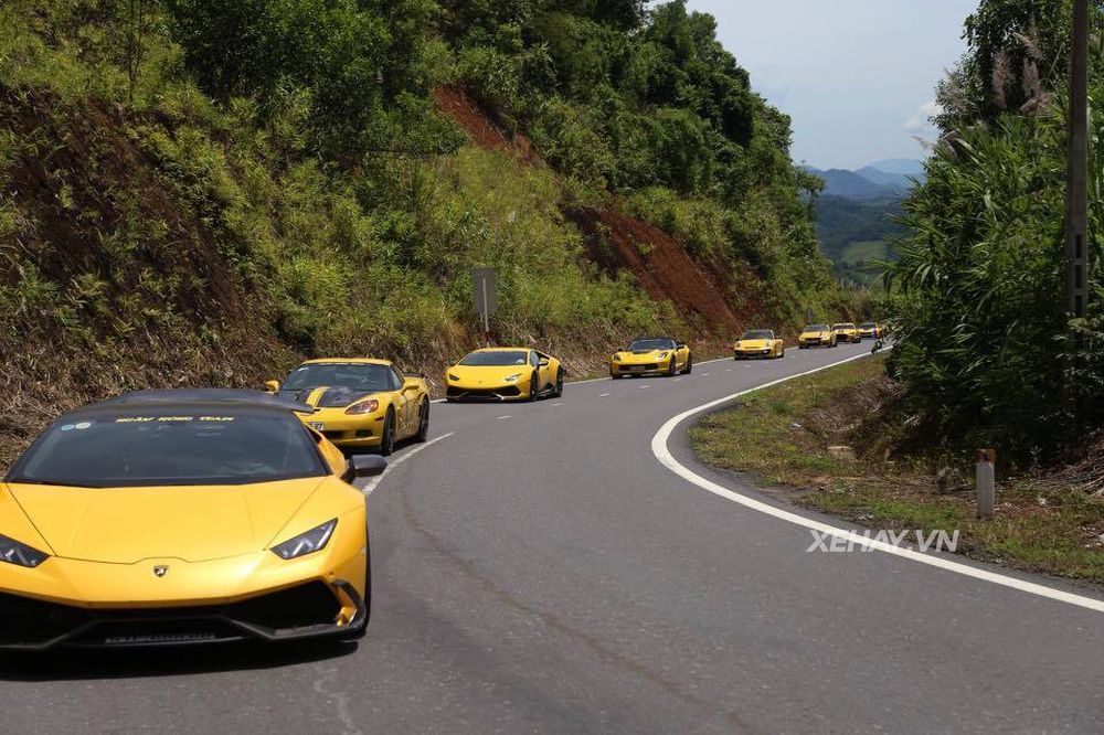Giới chơi xe hứng khởi với hành trình siêu xe 1.000 km của Vietnam Team