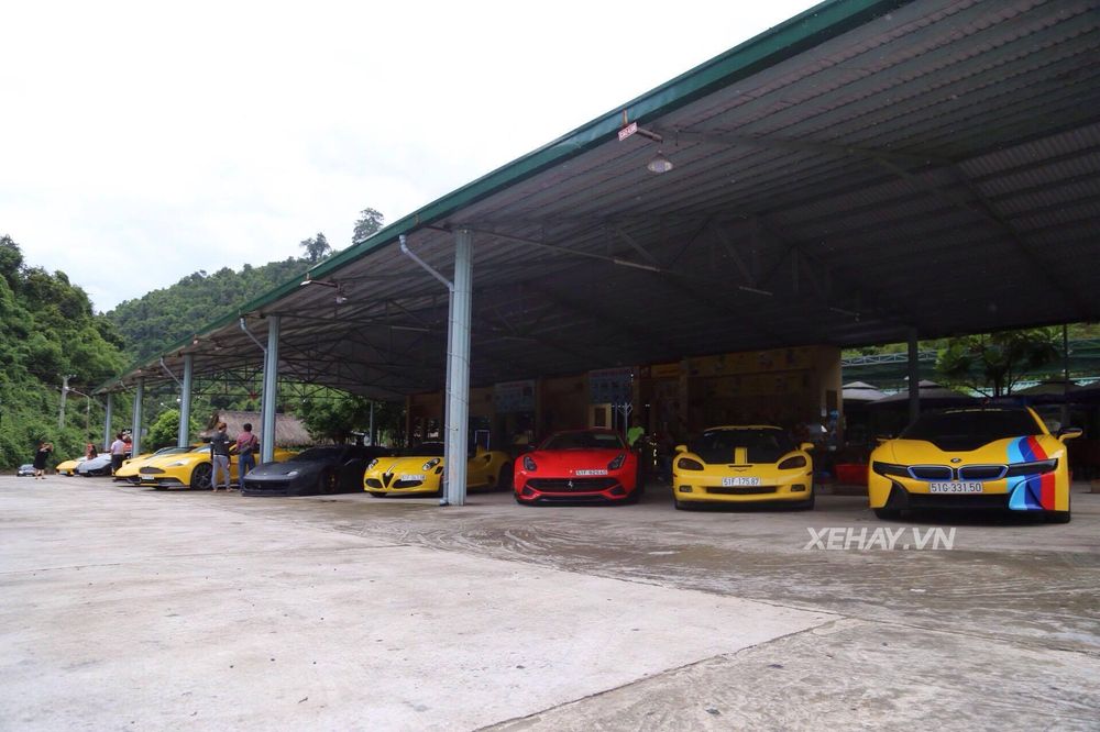 Giới chơi xe hứng khởi với hành trình siêu xe 1.000 km của Vietnam Team