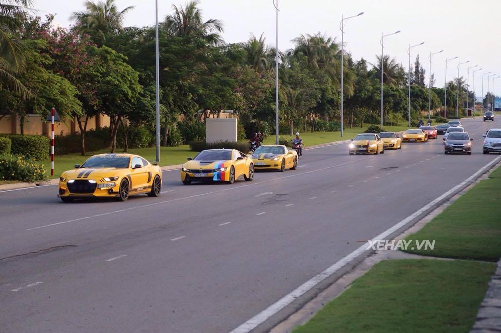 Giới chơi xe hứng khởi với hành trình siêu xe 1.000 km của Vietnam Team