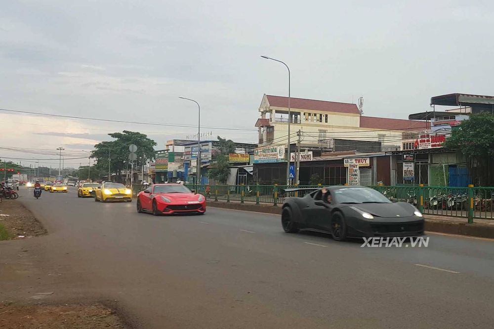 Giới chơi xe hứng khởi với hành trình siêu xe 1.000 km của Vietnam Team