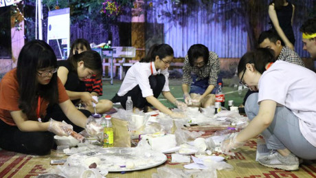 Du khách nước ngoài yêu thích Tết Trung thu cổ truyền tại Hà Nội