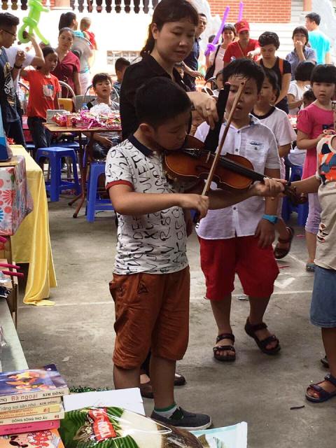 Qùa Trung thu tặng trẻ em thiệt thòi