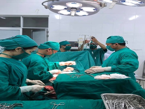 Khen ngợi ca cứu sống sản phụ thai ngoài tử cung vỡ