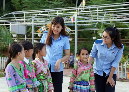 Món quà thu yêu thương từ Học viện cảnh sát nhân dân