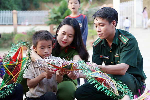 Món quà thu yêu thương từ Học viện cảnh sát nhân dân