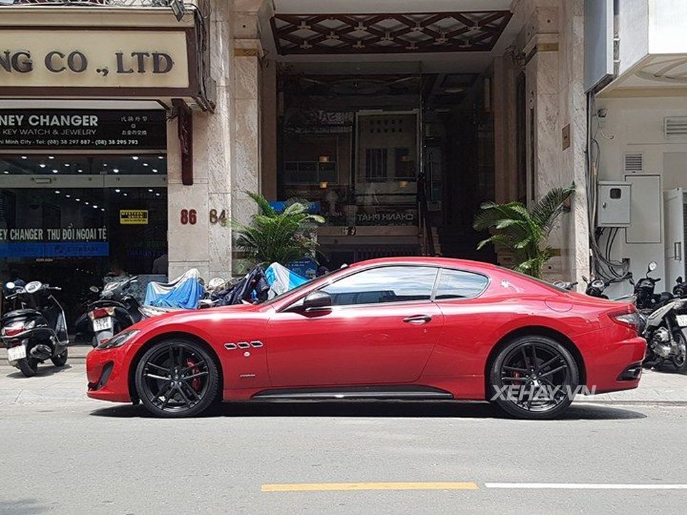 TP.HCM: Maserati GranTurismo Sport đỏ rực xuống phố 