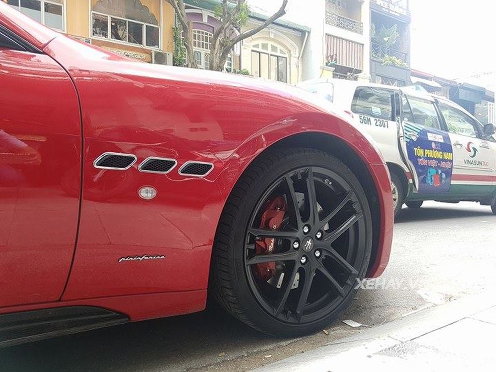 TP.HCM: Maserati GranTurismo Sport đỏ rực xuống phố 