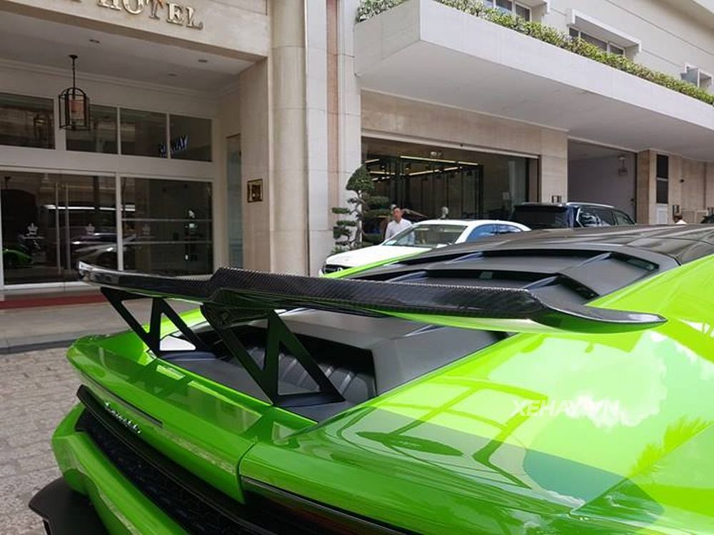 TP.HCM: Ngắm nhìn Lamborghini Huracan LP610-4 độ RevoZport 