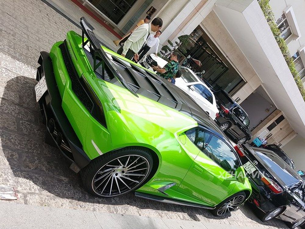 TP.HCM: Ngắm nhìn Lamborghini Huracan LP610-4 độ RevoZport 