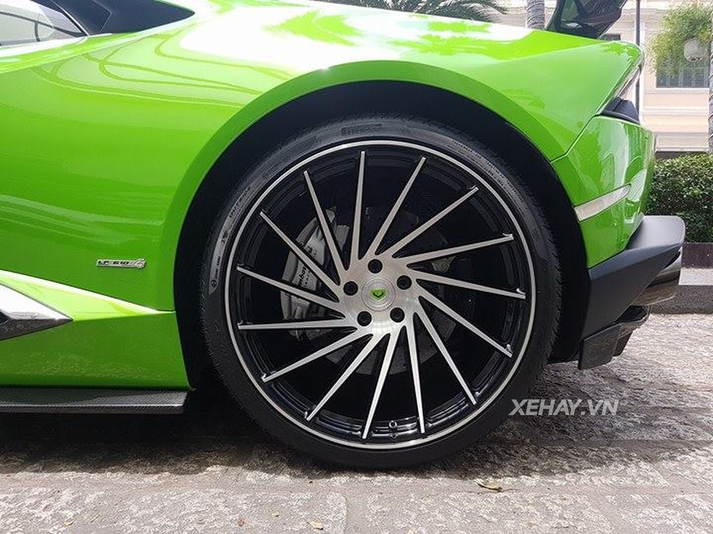 TP.HCM: Ngắm nhìn Lamborghini Huracan LP610-4 độ RevoZport 