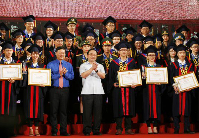 Ngày 8/10, Hà Nội tuyên dương 100 Thủ khoa xuất sắc