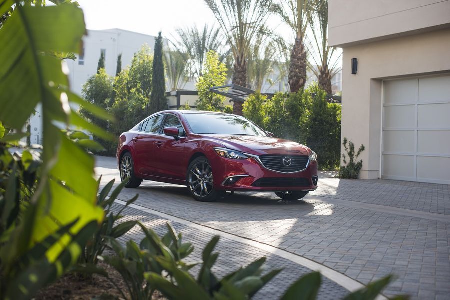 Cạnh tranh trực tiếp với Accord 2018, Mazda6 mới có giá chỉ từ 499 triệu VNĐ