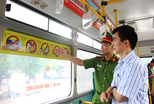 Hà Nội thí điểm tuyên truyền phòng cháy, chữa cháy trên xe buýt