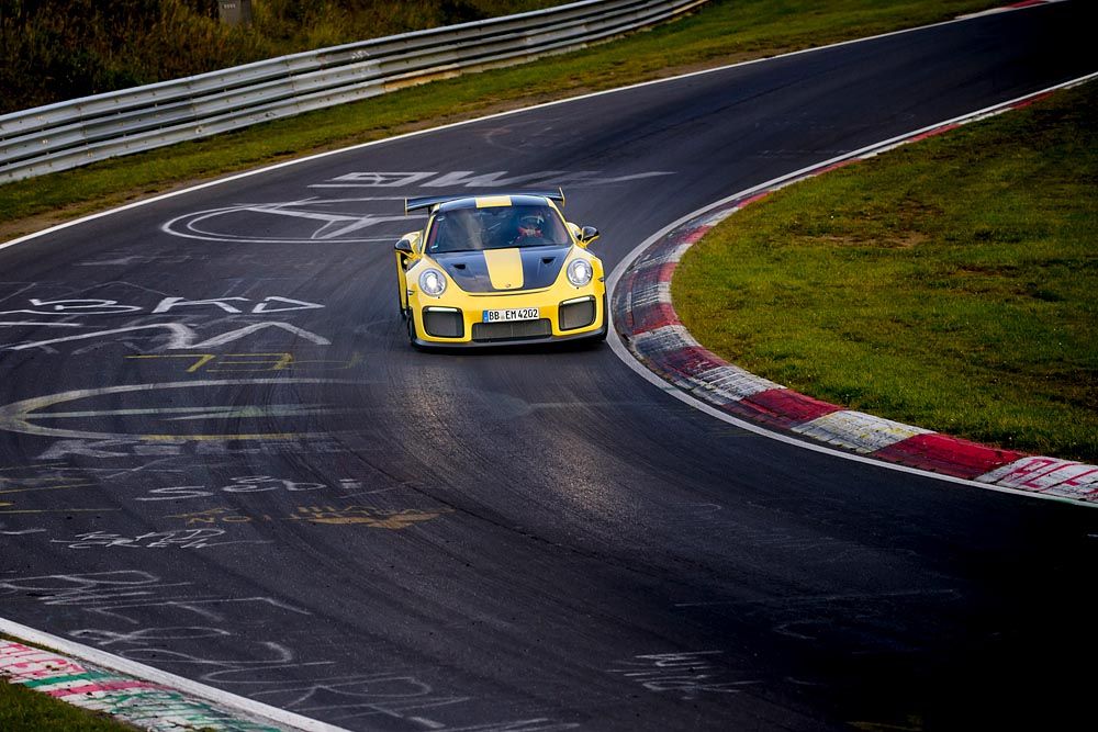 GT2 RS là mẫu xe 911 nhanh nhất lịch sử của Porsche