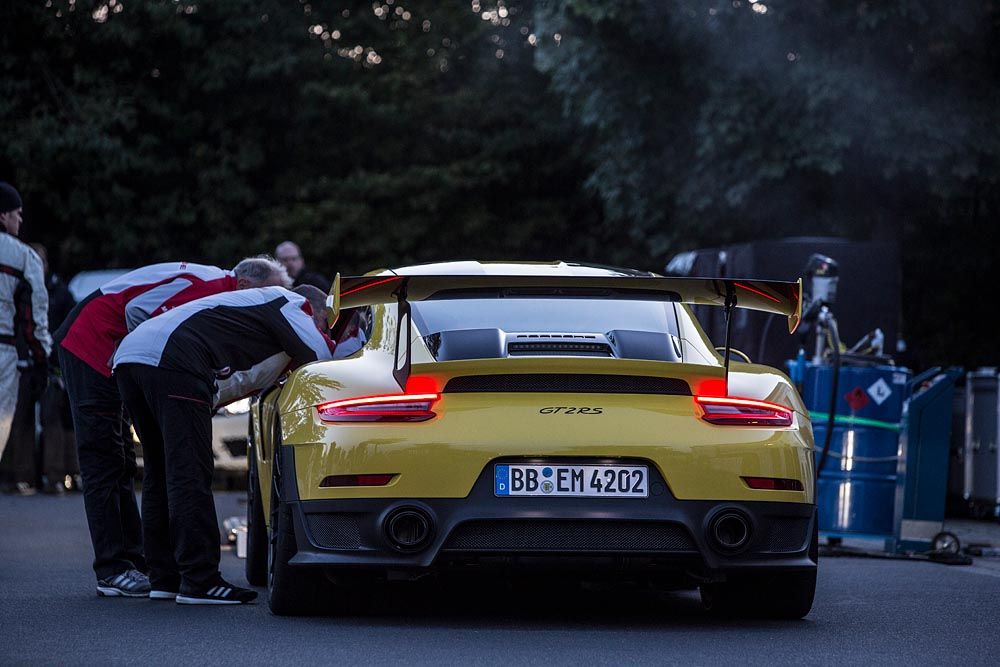 GT2 RS là mẫu xe 911 nhanh nhất lịch sử của Porsche