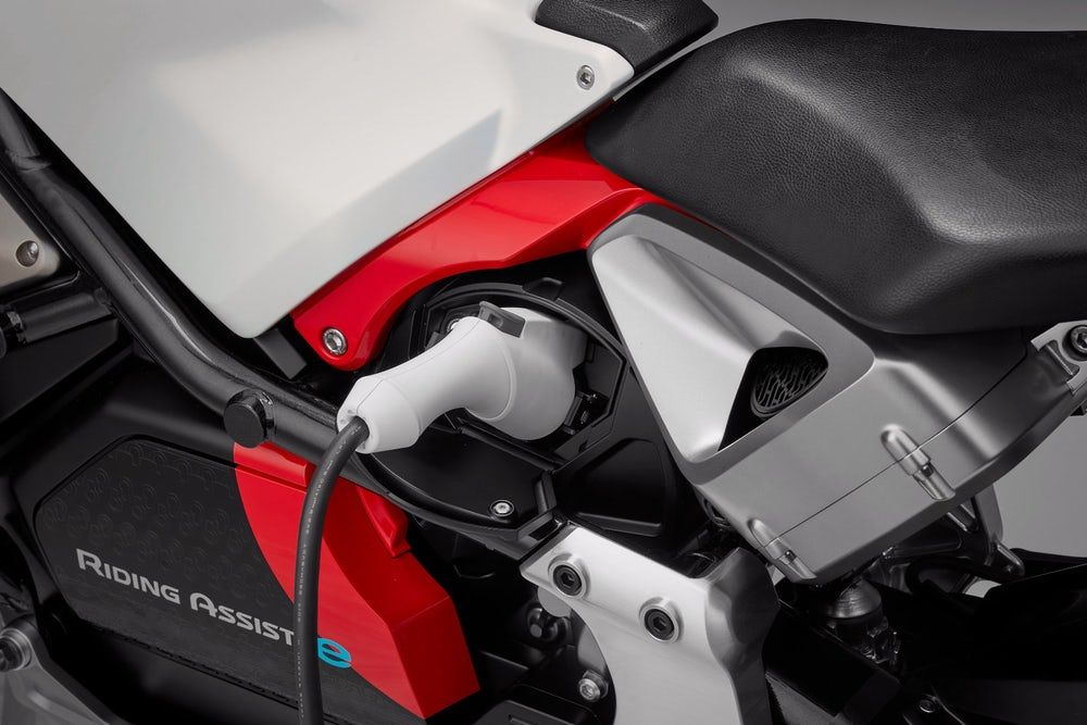Honda Riding Assist-E - xe mô tô điện tự động cân bằng sẽ ra mắt tại triển làm Tokyo 2017