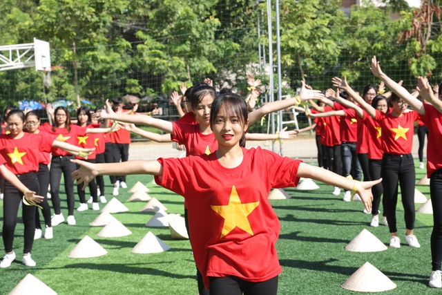 Tiết mục flashmob ấn tượng của những “Nhà kinh tế” tương lai