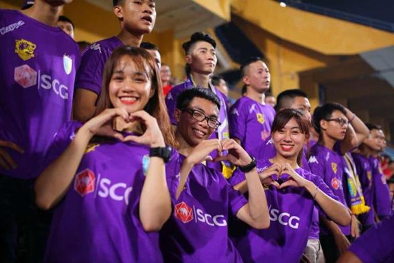 CLB bóng đá Hà Nội chào đón người hâm mộ trở lại sân nhà với diện mạo hoàn toàn mới